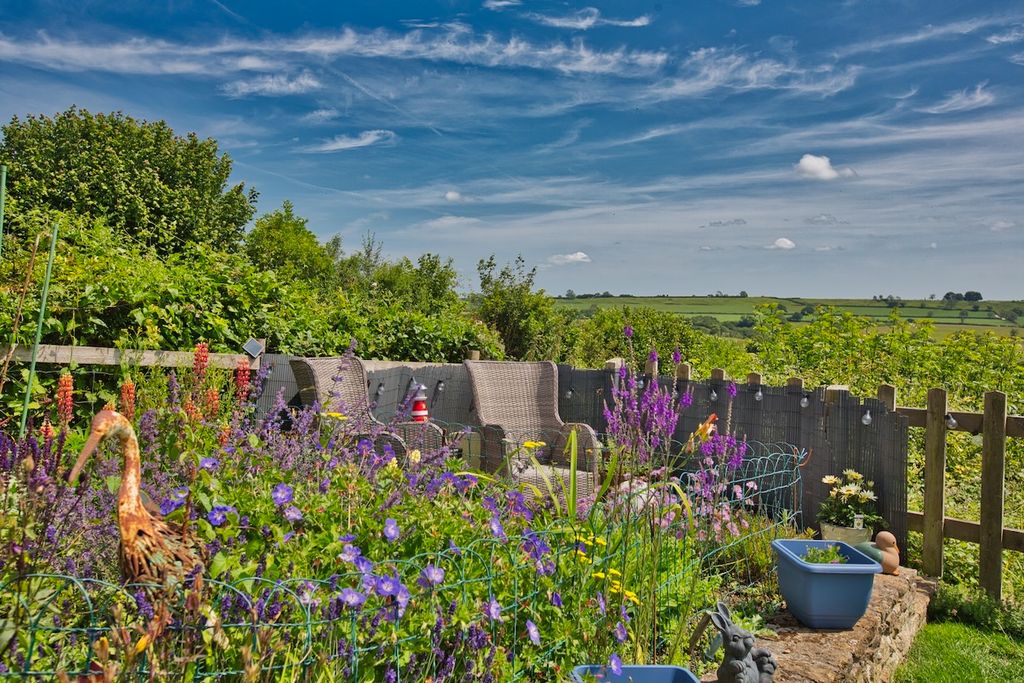 Property photo 3 of 33