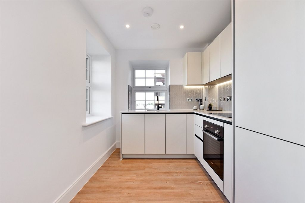 Property photo 3 of 16 Kitchen