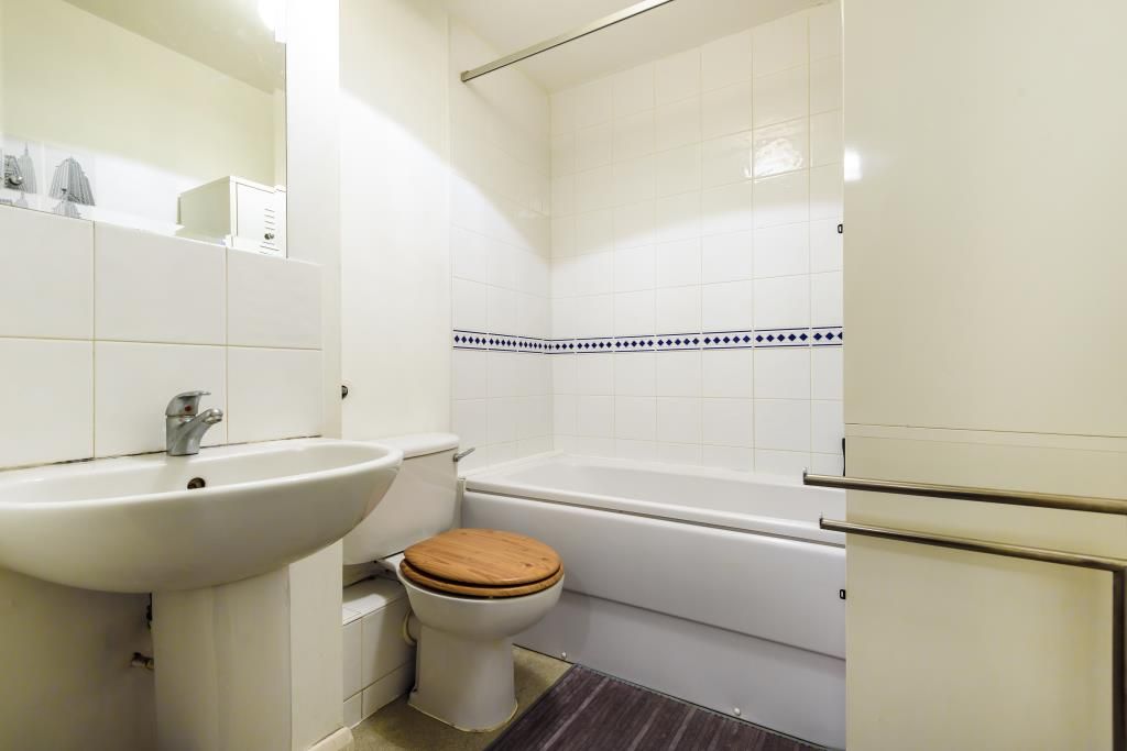 Property photo 3 of 10 Bathroom