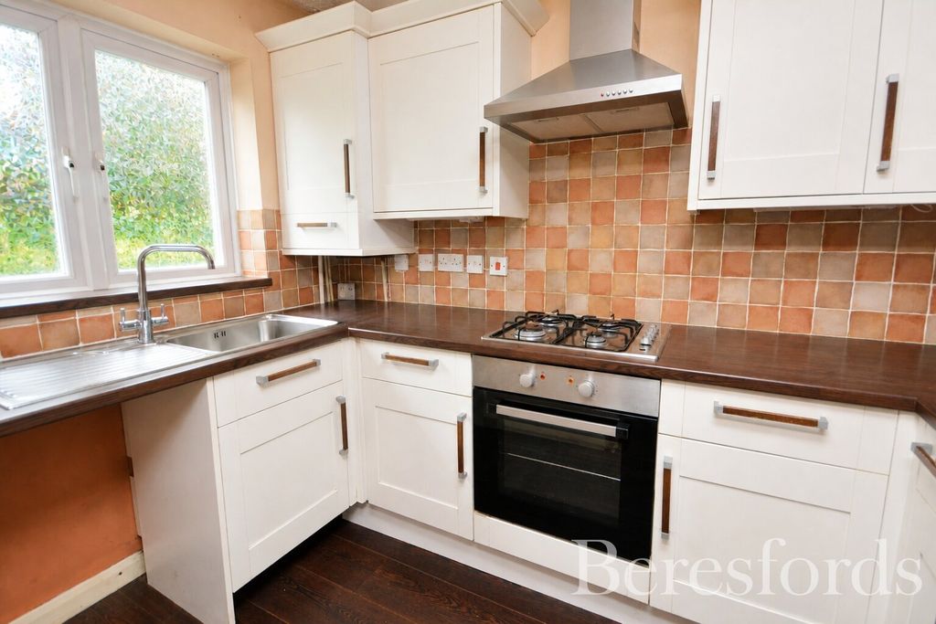 Property photo 2 of 7 Kitchen