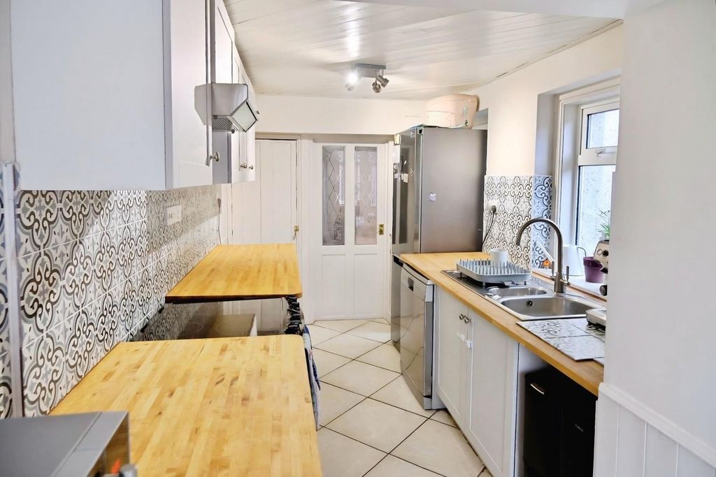 Property photo 3 of 23 dc3Bfc75-Kitchen5.Jpg