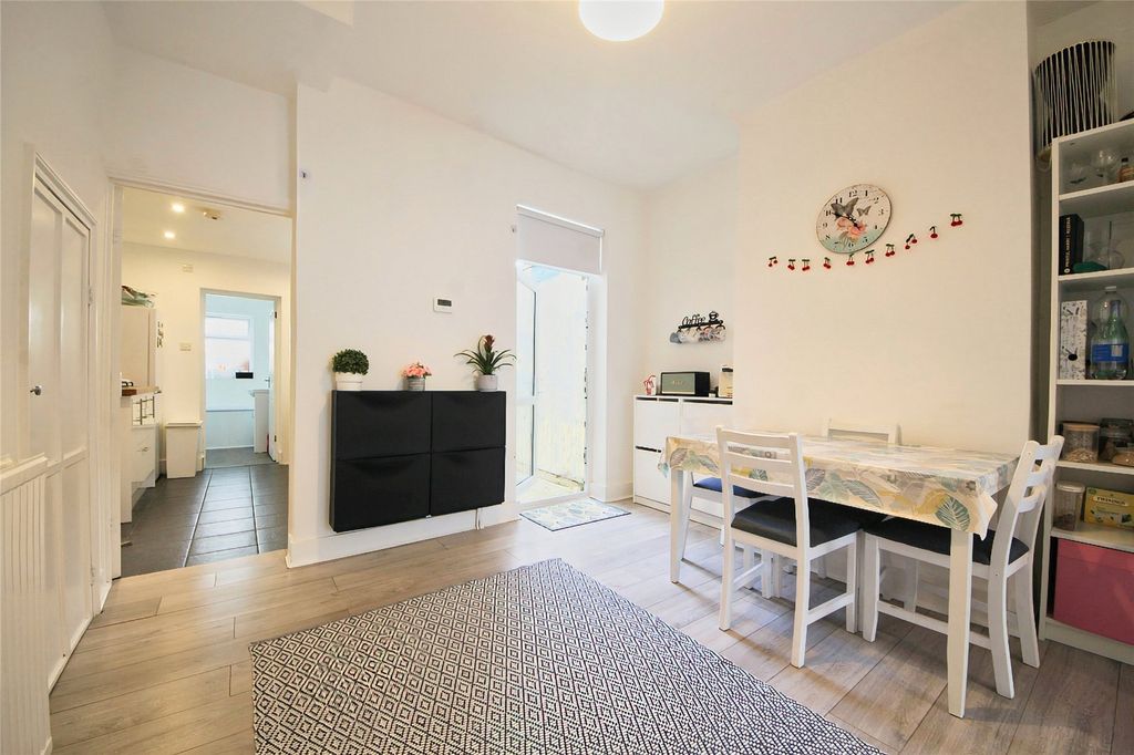 Property photo 2 of 24 Picture No. 33
