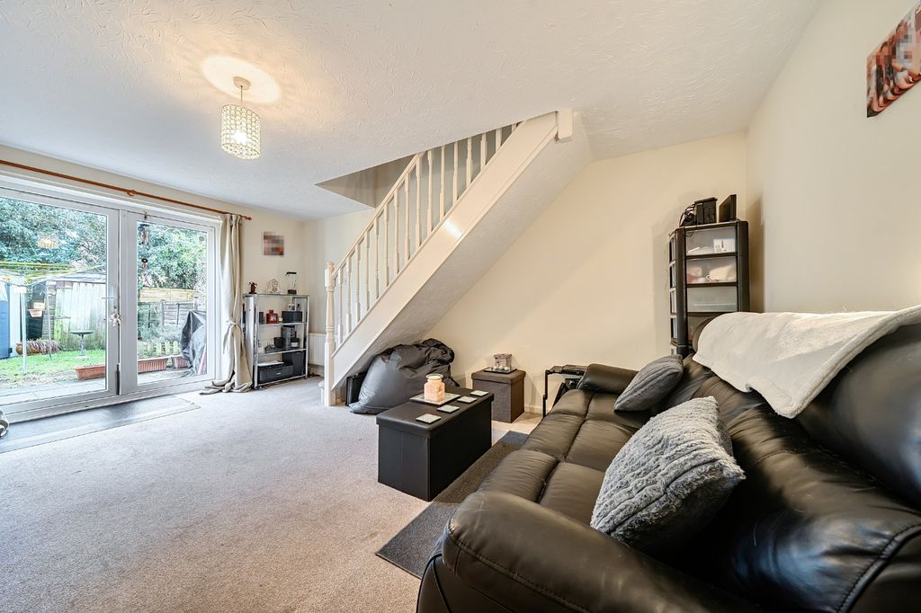 Property photo 2 of 8 Picture No. 12