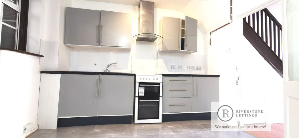 Property photo 2 of 10 Kitchen