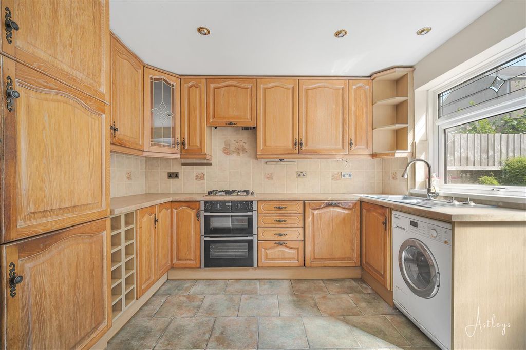 Property photo 2 of 15 Kitchen/Breakfast Room