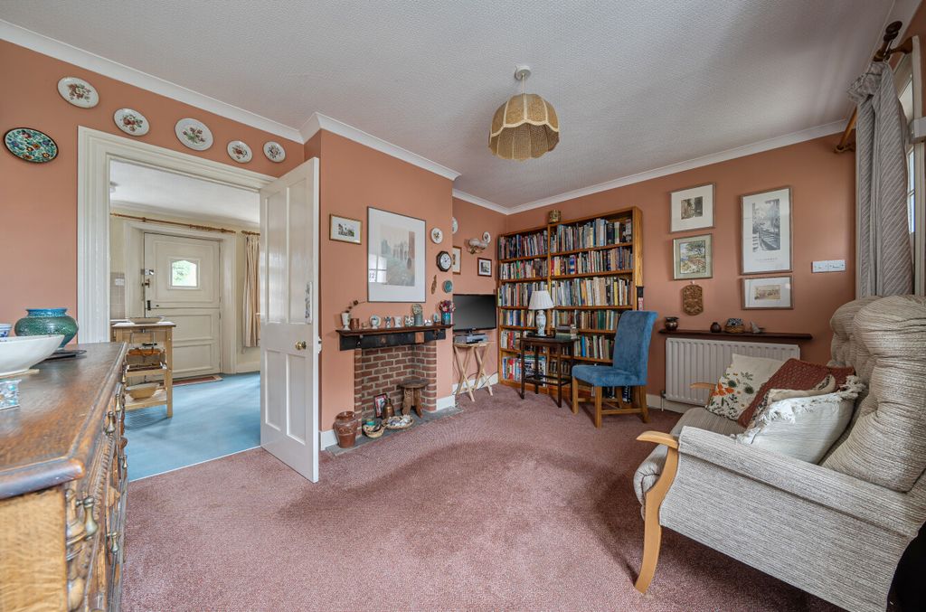 Property photo 3 of 14 Lounge2