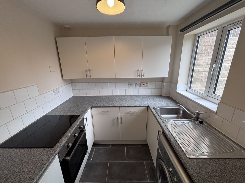 Property photo 2 of 6 Kitchen