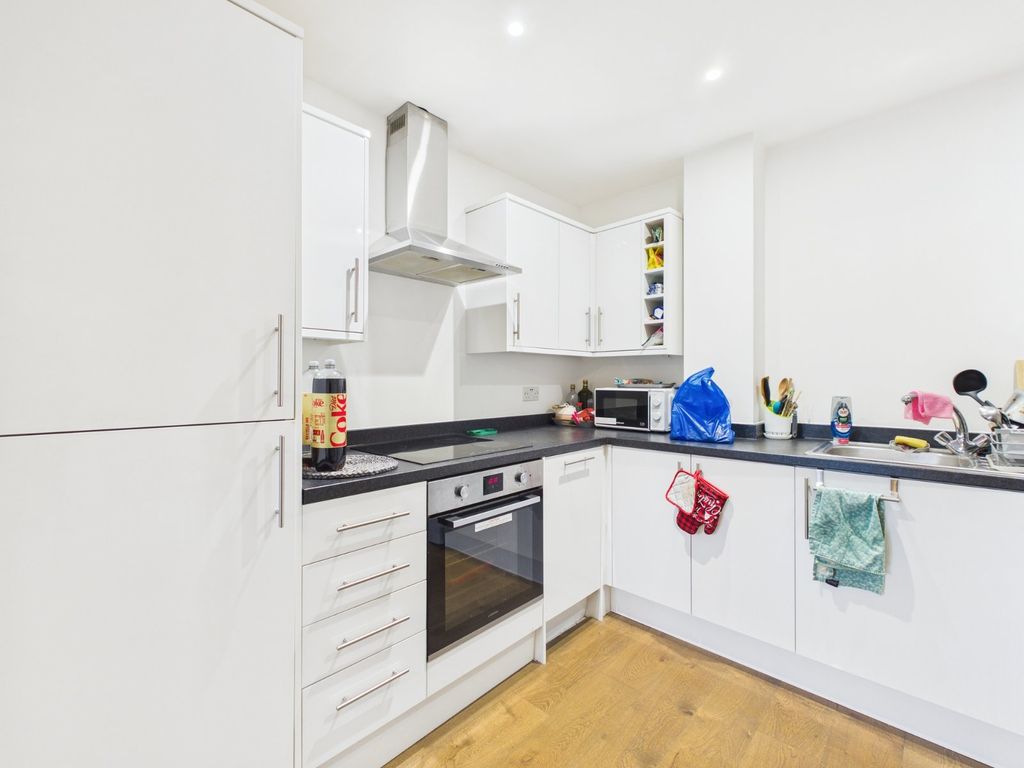 Property photo 3 of 8 Kitchen