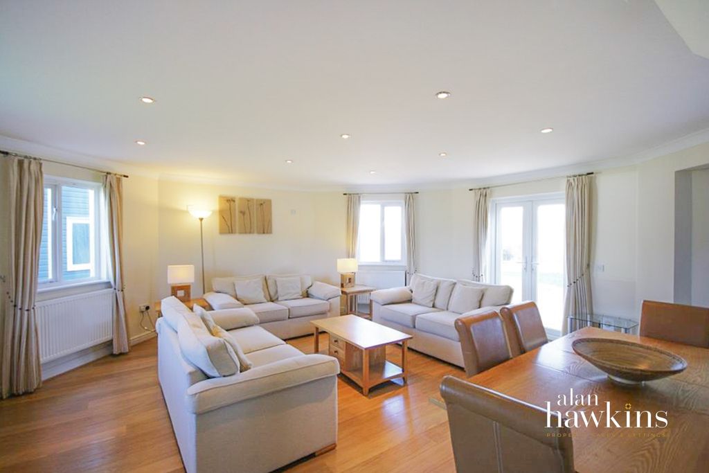 Property photo 3 of 6 Img_3107_Lge-2