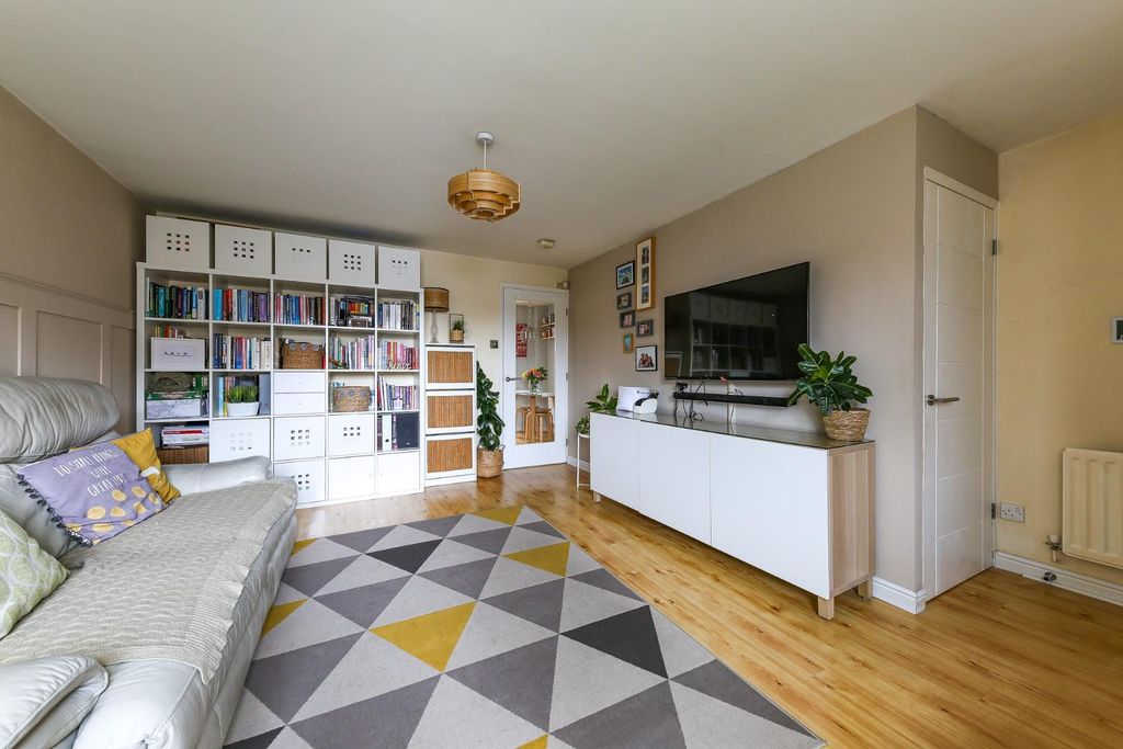 Property photo 3 of 21 Living Room