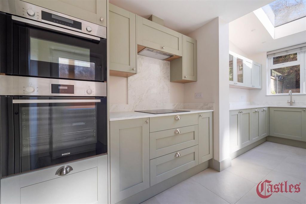 Property photo 3 of 33