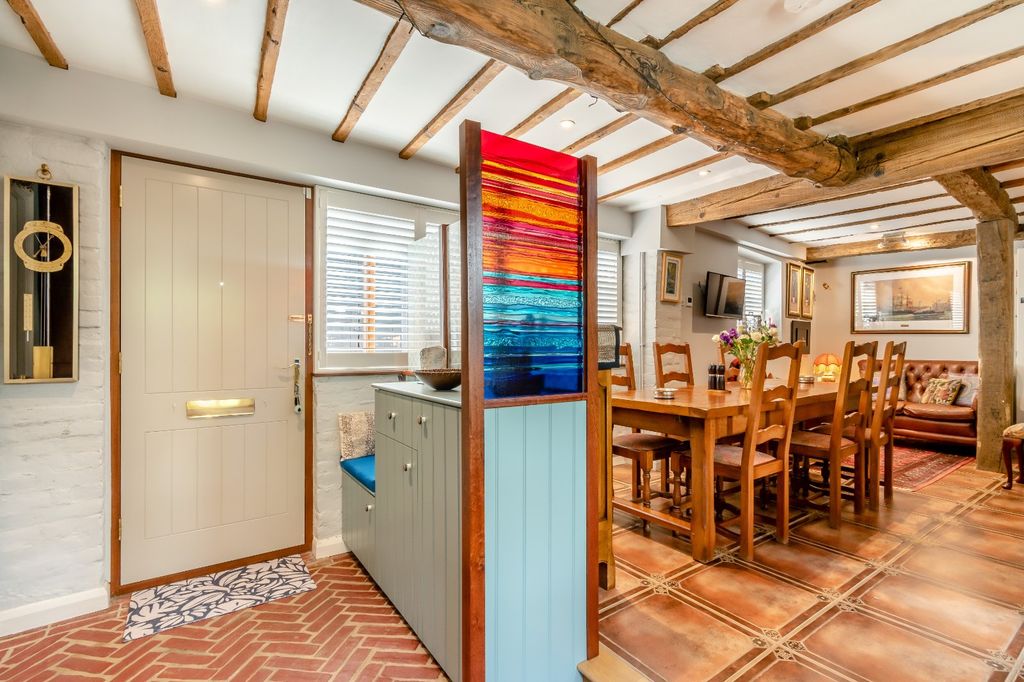 Property photo 3 of 17 Entrance Loby