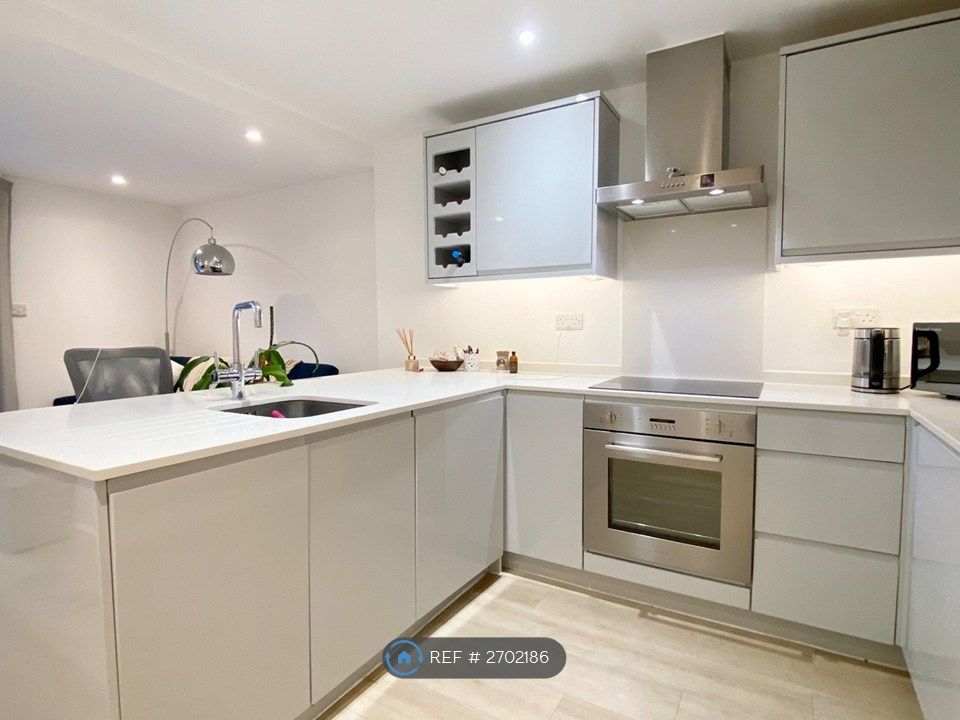 Property photo 3 of 12 Kitchen