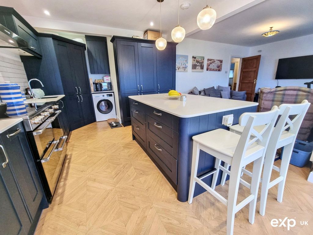 Property photo 3 of 32