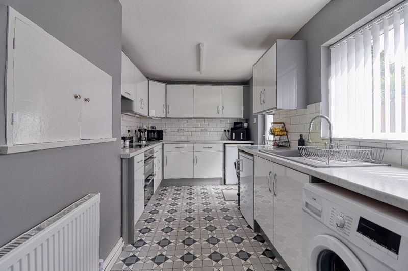 Property photo 2 of 19 Kitchen