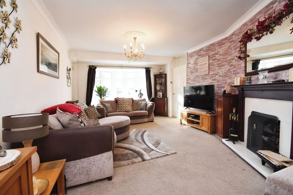 Property photo 3 of 18
