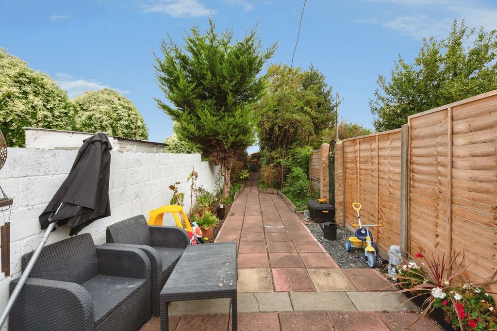Property photo 2 of 17 Garden