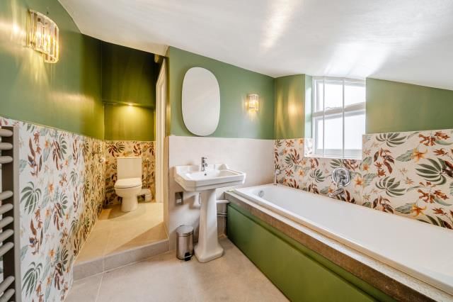 Property photo 3 of 20 Bathroom