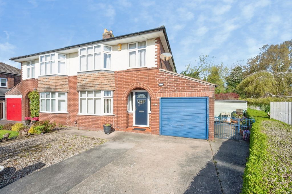 Property photo 1 of 18 External