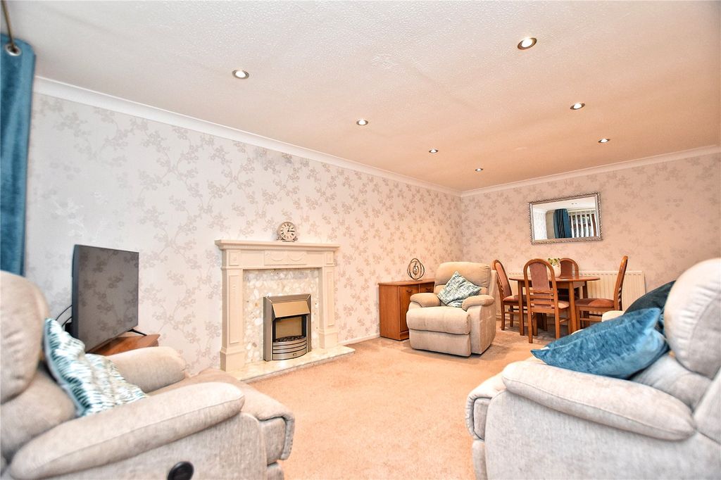 Property photo 3 of 12 Living Room