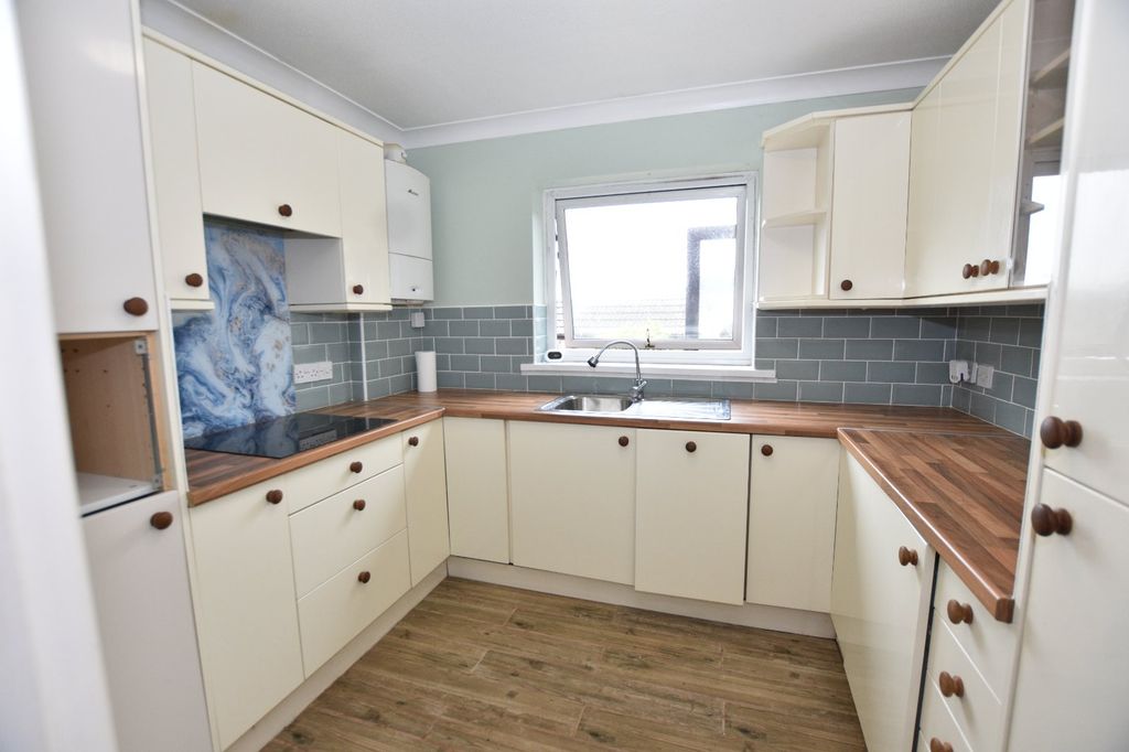 Property photo 2 of 15 Kitchen