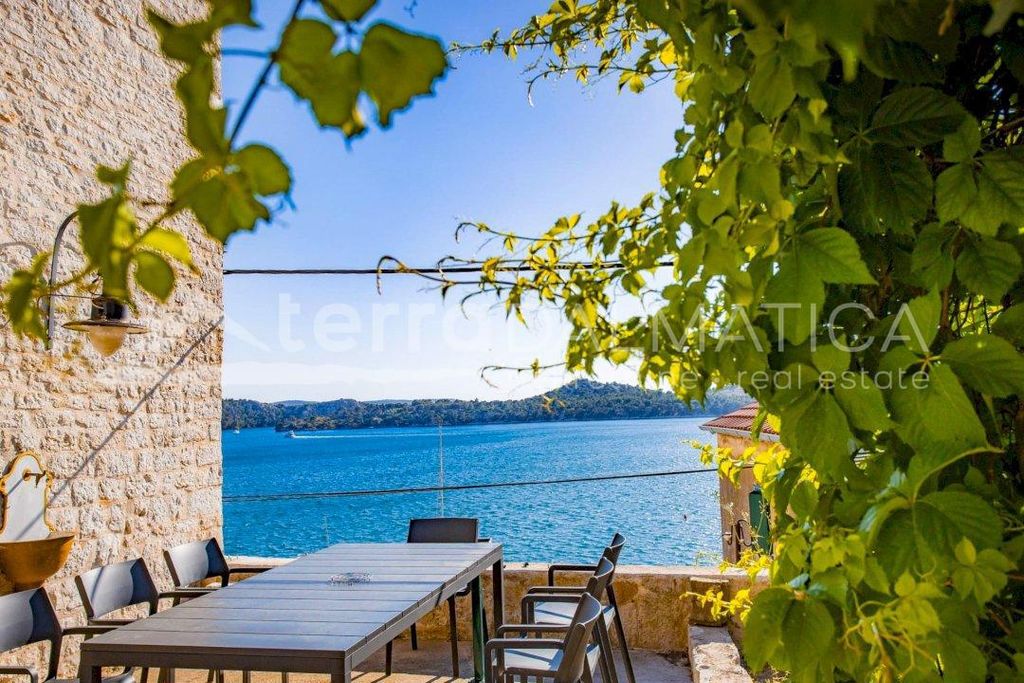 Property photo 3 of 12