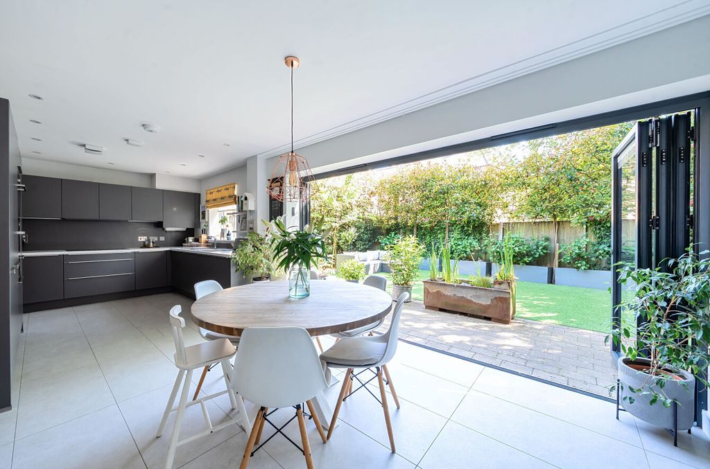 Property photo 3 of 26 1290541-23-682Ada...