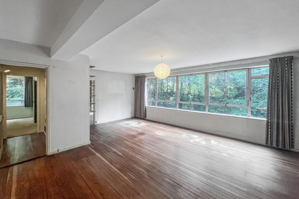 Property photo 2 of 19 7 Marlowe Court, Lymer Avenue, Dulwich, London Se19 1Lp