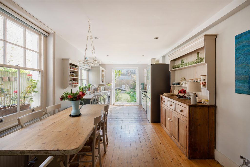 Property photo 3 of 20 Image