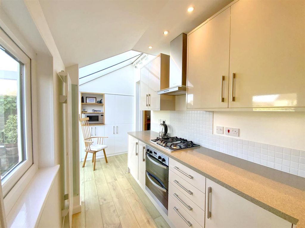 Property photo 3 of 13 K7J82Aykxeumecpi3Nafvq.Jpg