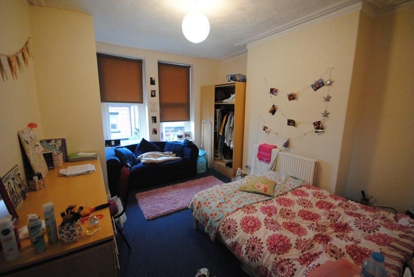 Property photo 3 of 10 Bright, Neatly Arranged Double Bedroom With A Comf...
