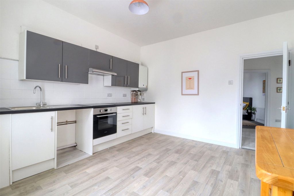 Property photo 3 of 10 3 - Picture No. 05