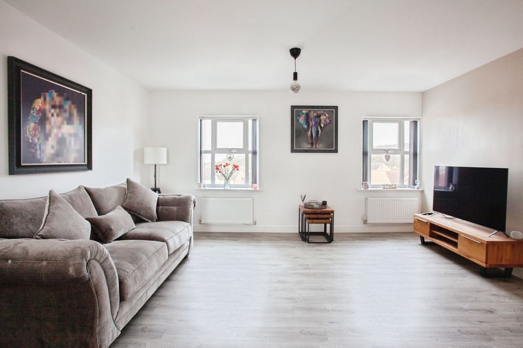 Property photo 3 of 14 Lounge