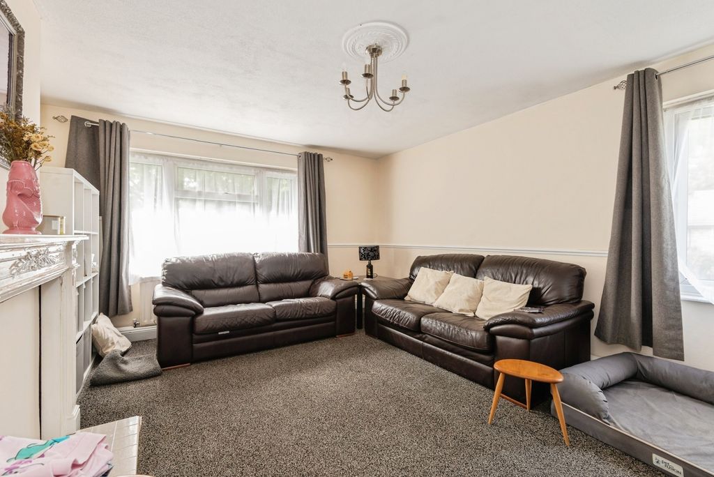 Property photo 2 of 11 Photo