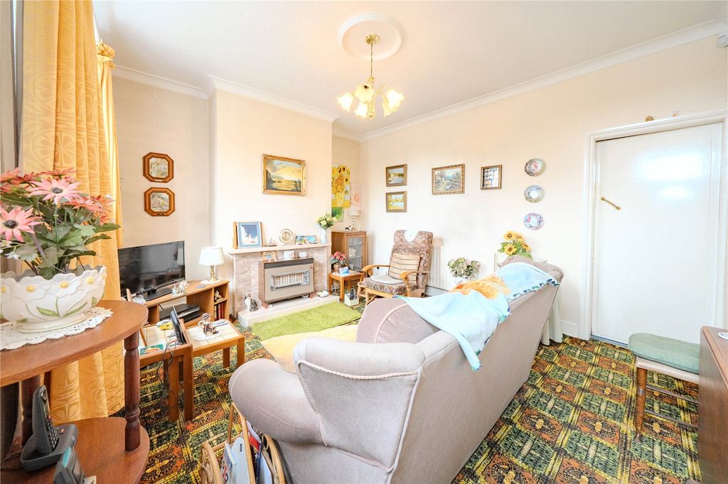 Property photo 2 of 10 Lounge