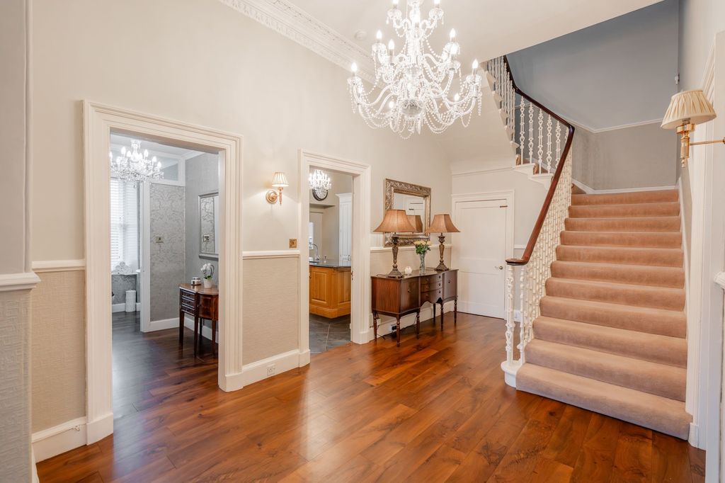 Property photo 3 of 35