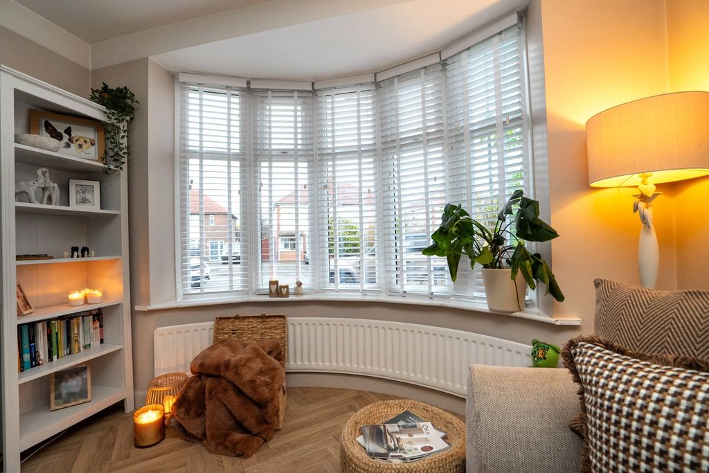 Property photo 2 of 30 Living Room