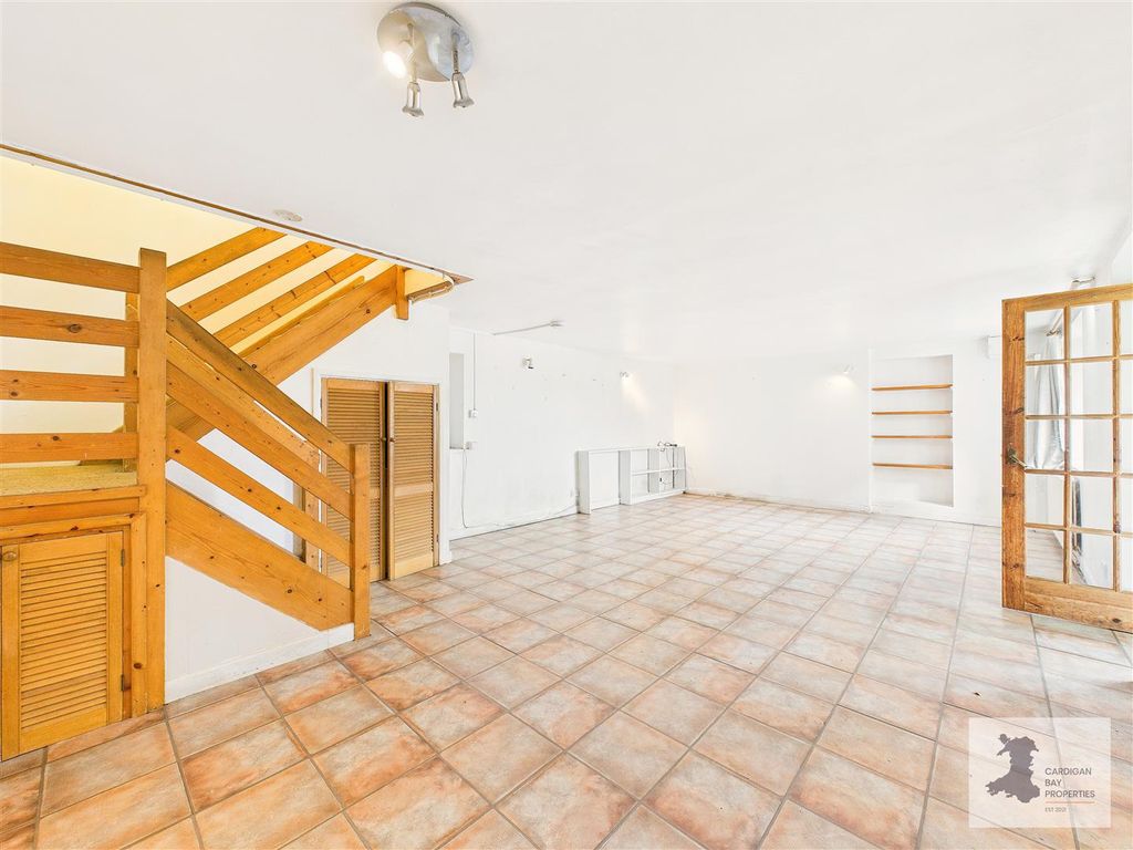 Property photo 3 of 28 Lounge/Diner