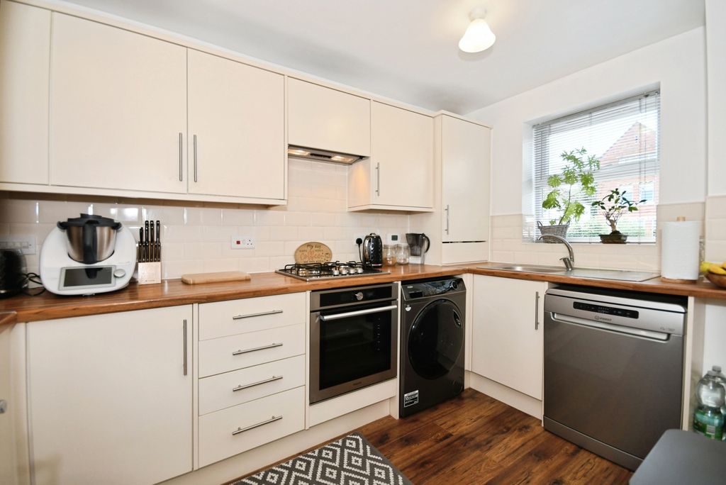 Property photo 3 of 17 Photo