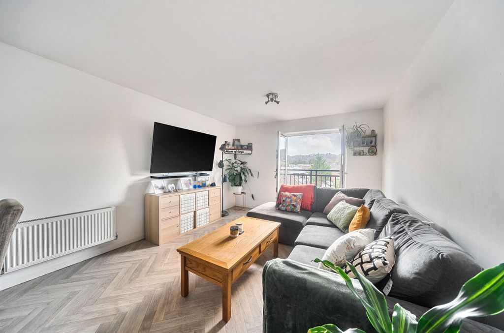 Property photo 2 of 20