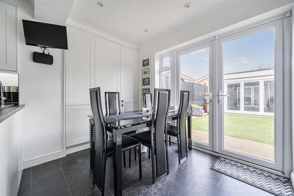 Property photo 3 of 19 1376410-8-690Ca9Bd110F1.Jpg