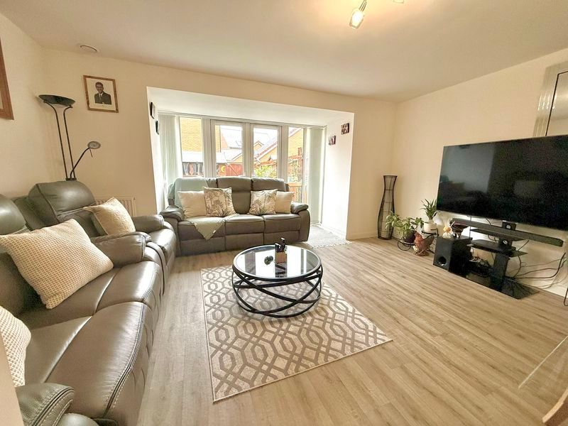 Property photo 2 of 19 Lounge