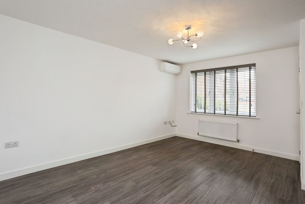 Property photo 3 of 17 Photo