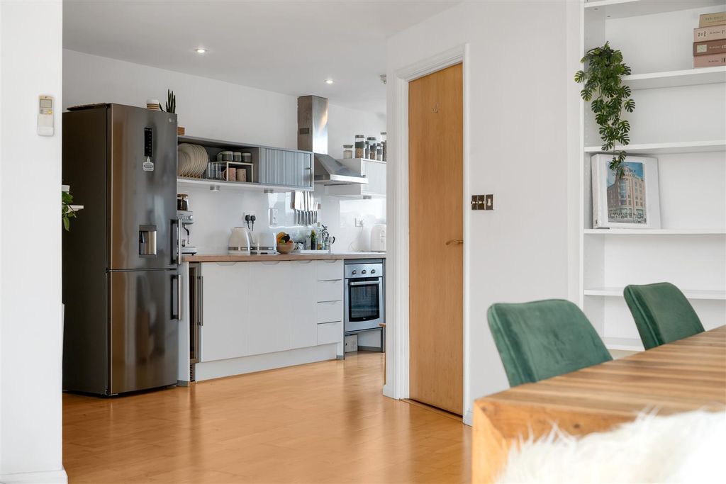 Property photo 3 of 41 Apartment 12 Ph-68.Jpg