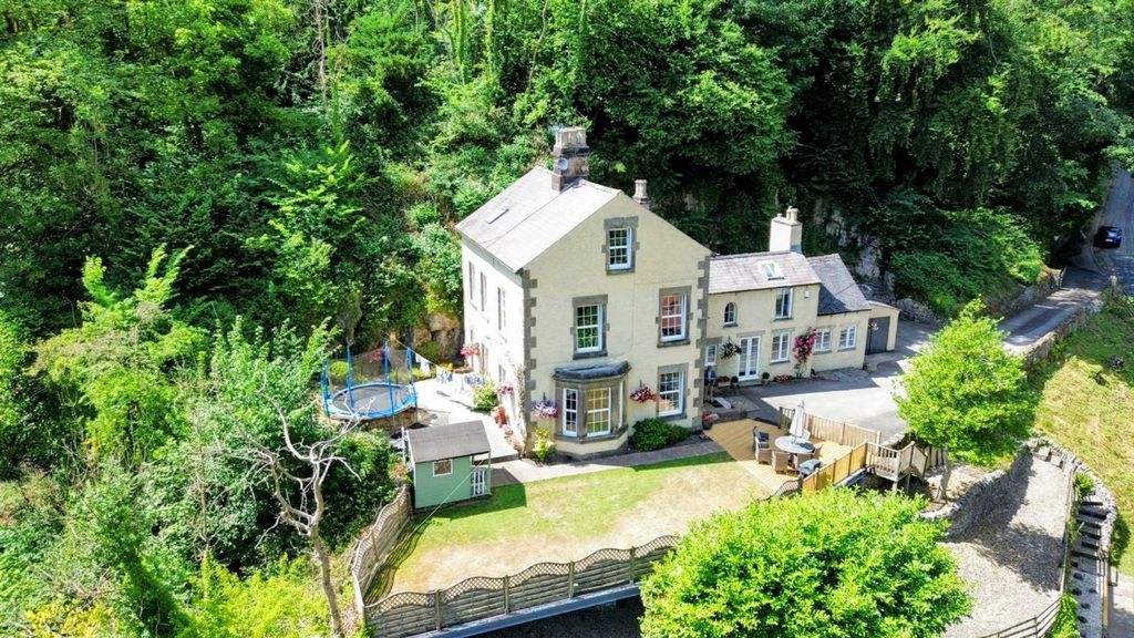 Property photo 1 of 74 40Cf8928-5E31-4A5B-B838-2555Fb30B5Fd.Jpg