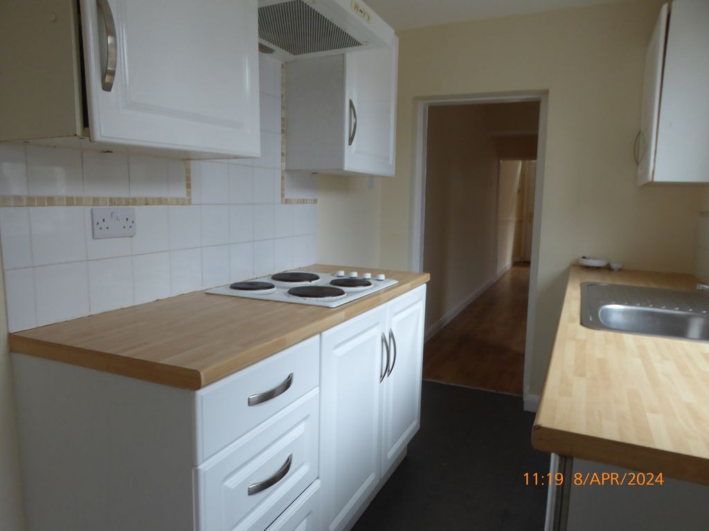 Property photo 2 of 10 Kitchen