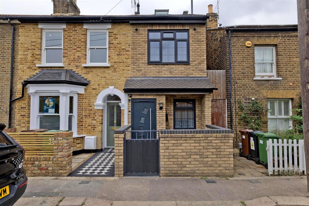 Property photo 2 of 17 Front Facia