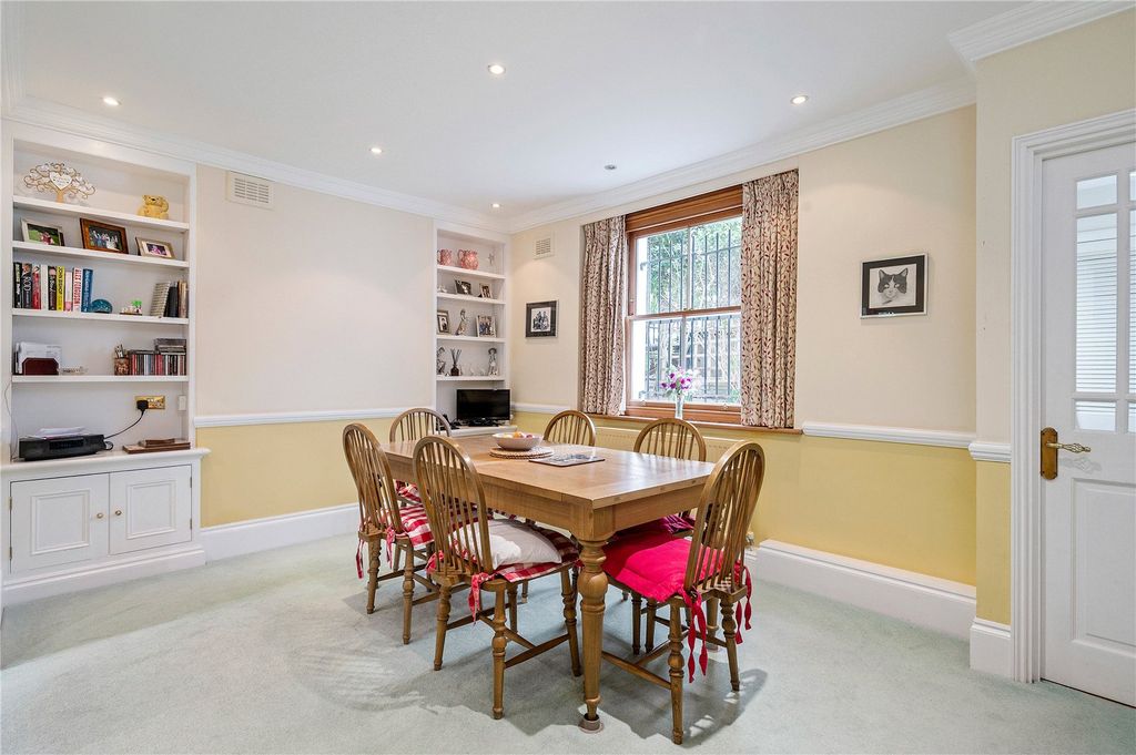 Property photo 3 of 12 Dining Room