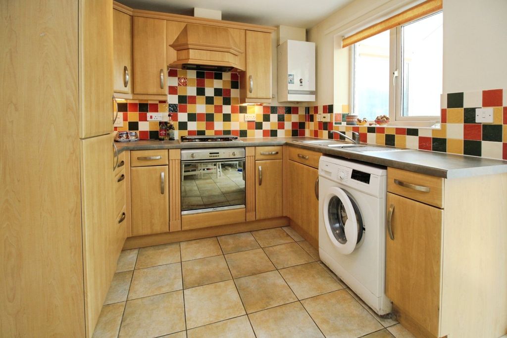 Property photo 3 of 13 Kitchen