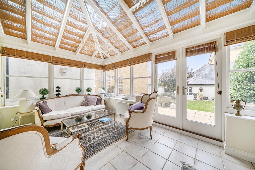 Property photo 2 of 24 Conservatory